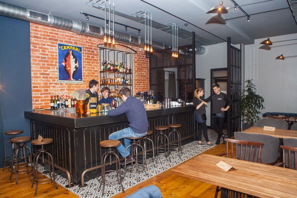 В "Double meat &amp; bar" конечно же есть полноценная барная стойка