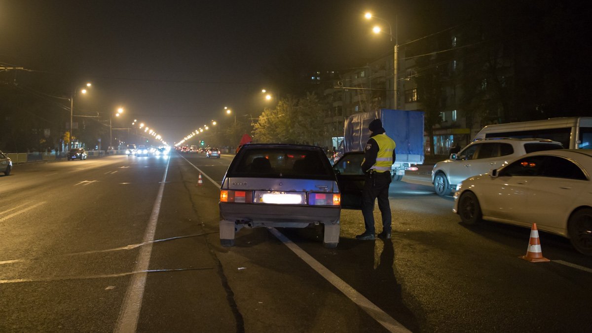 На месте работают сотрудники патрульной полиции