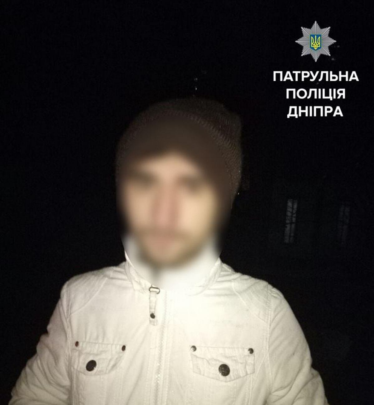 Задержанный патрульными при попытке передачи шприца с неизвестным веществом Задержанный патрульными при попытке передачи шприца с неизвестным веществом