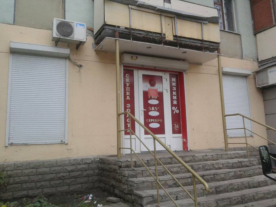 Оказывается, под рекламой есть окна Оказывается, под рекламой есть окна