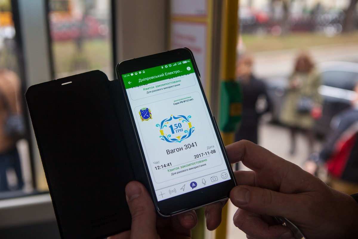 Сначала терминалы установят в трамваях первого маршрута