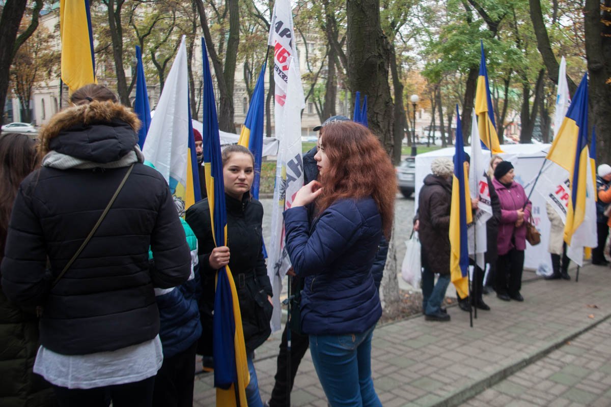 Активисты с флагами отказались рассказать о своем участии в акции Активисты с флагами отказались рассказать о своем участии в акции