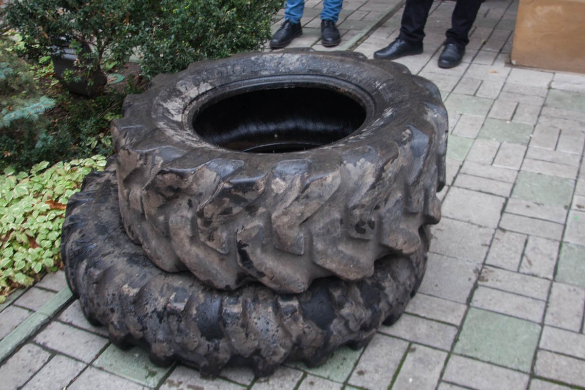 От покрышек пахло керосином От покрышек пахло керосином