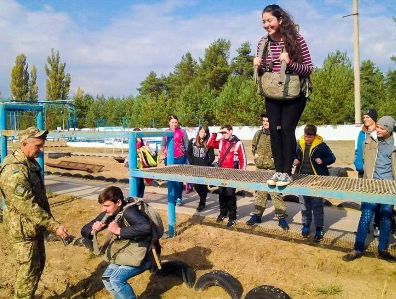 Во время экскурсии дети чувствуют себя настоящими десантниками