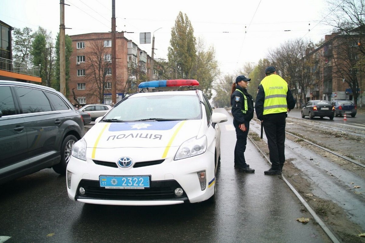 Девушку с травмами доставили в городскую больницу Девушку с травмами доставили в городскую больницу