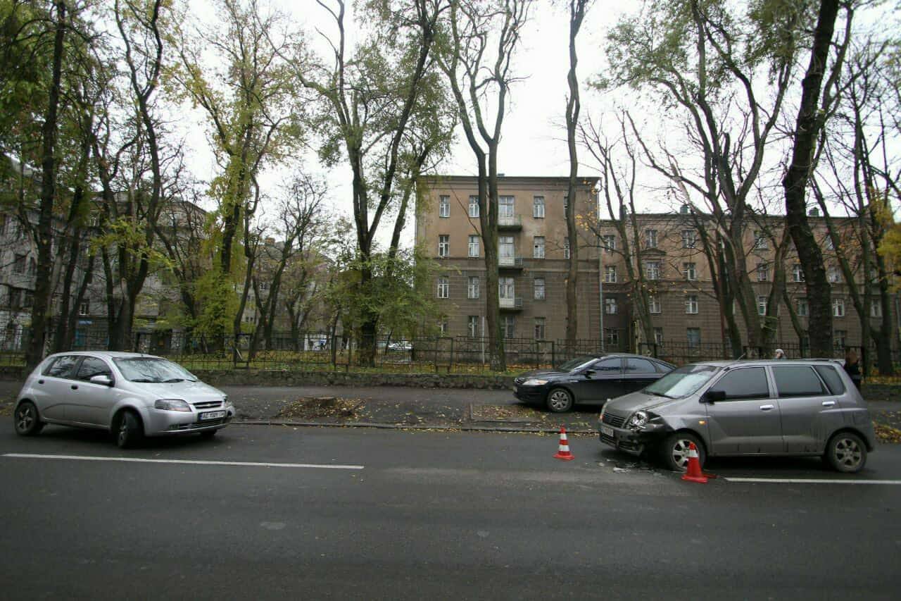 Авария произошла на улице им. Академика Лазаряна Авария произошла на улице им. Академика Лазаряна