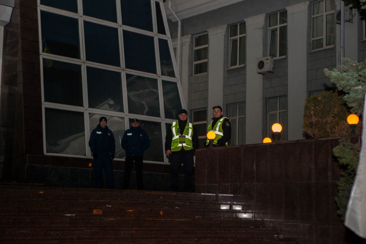 Полицейские охраняли порядок во время митинга