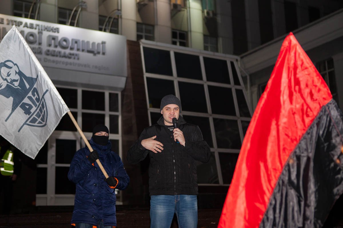 Активисты требовали наказания для полицейского, который побил участника митинга