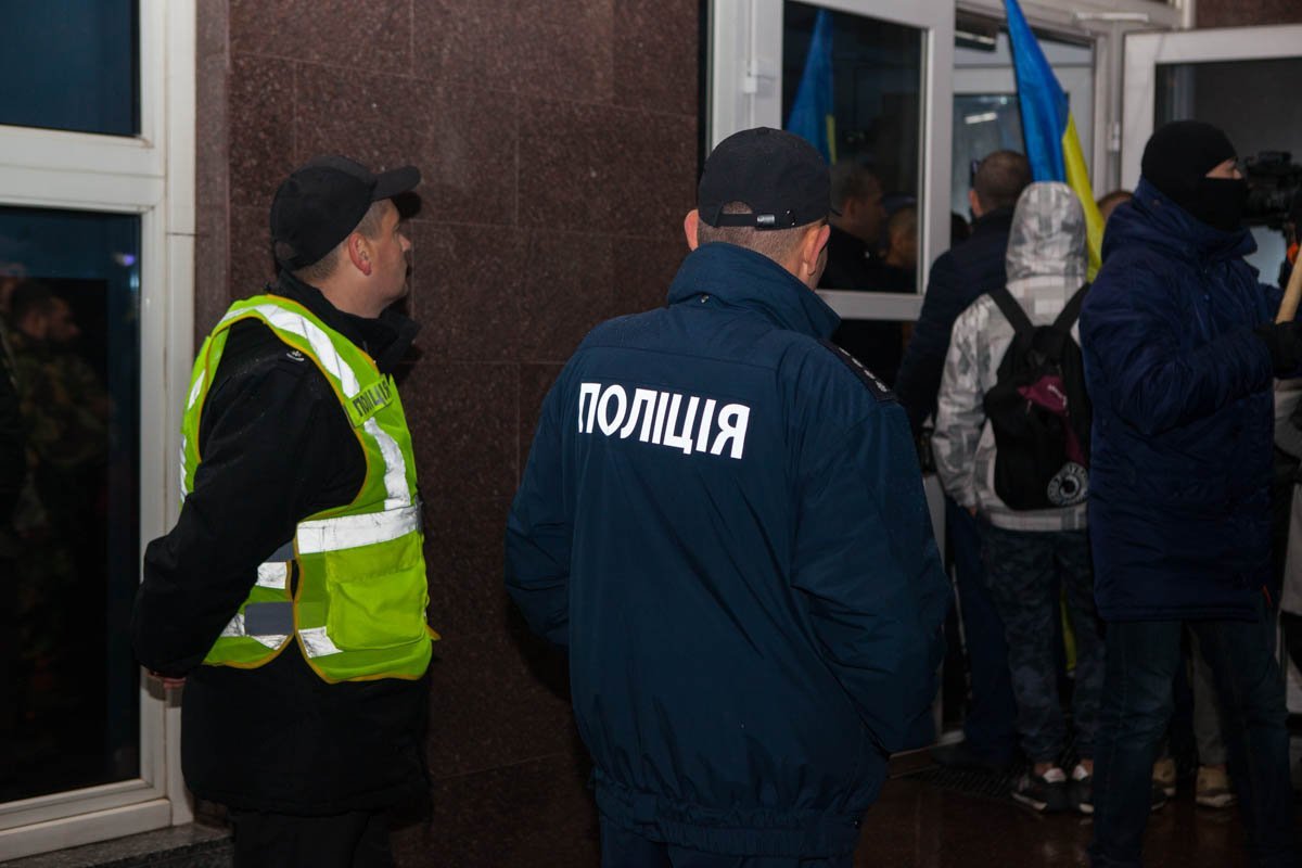 Представители полиции ответили на вопросы митингующих