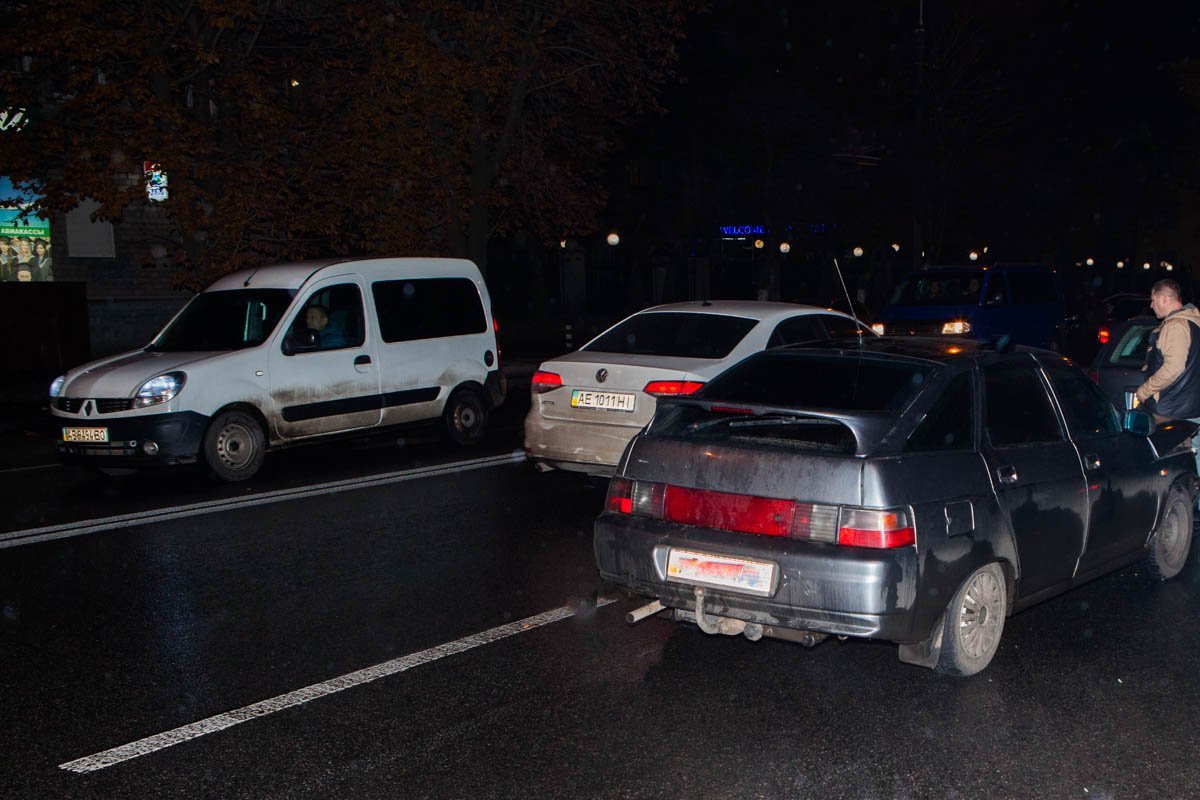 На Сичеславской Набережной возле Rio ВАЗ въехал в Skoda 3