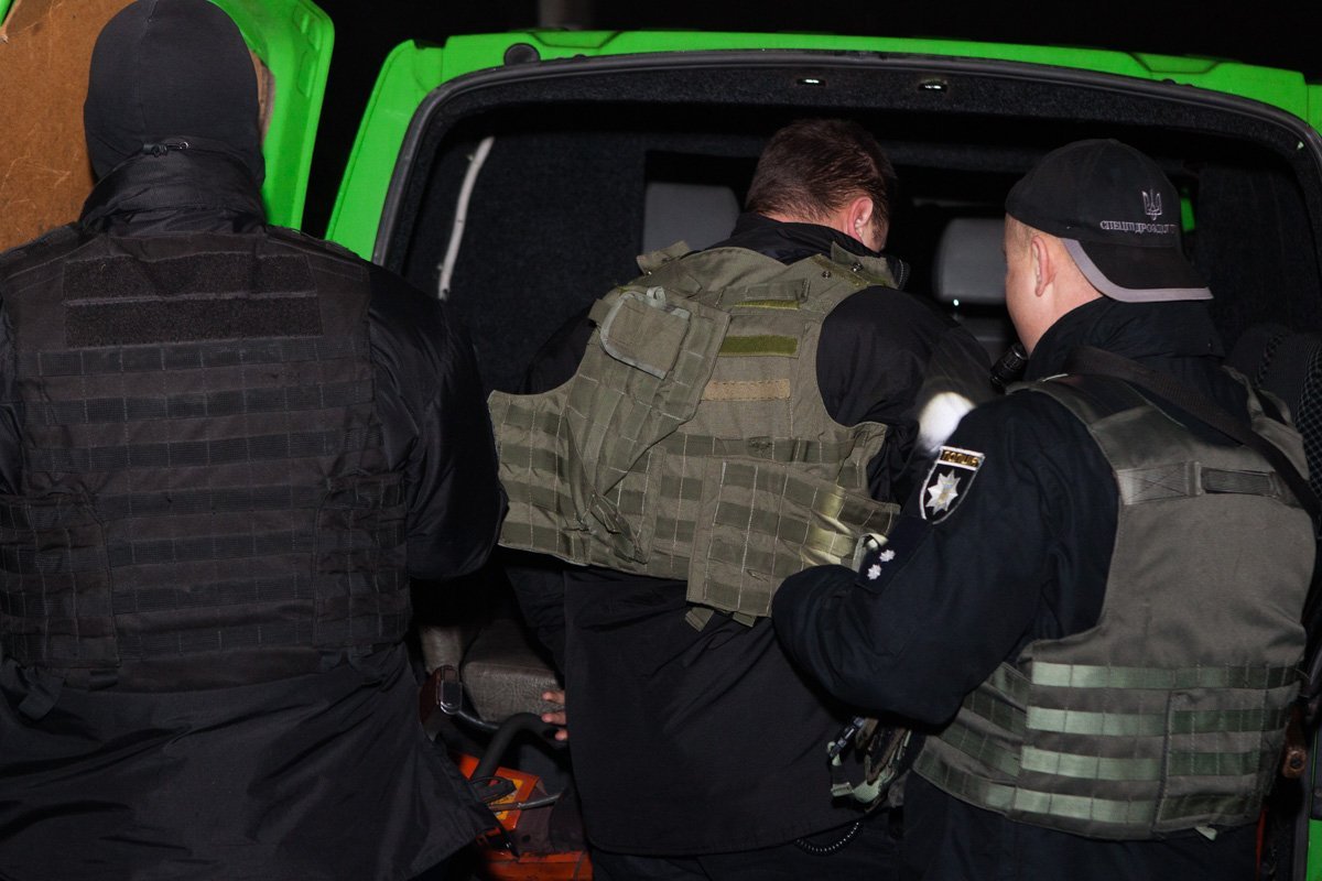 Спецгруппа готовится к поимке преступника Спецгруппа готовится к поимке преступника