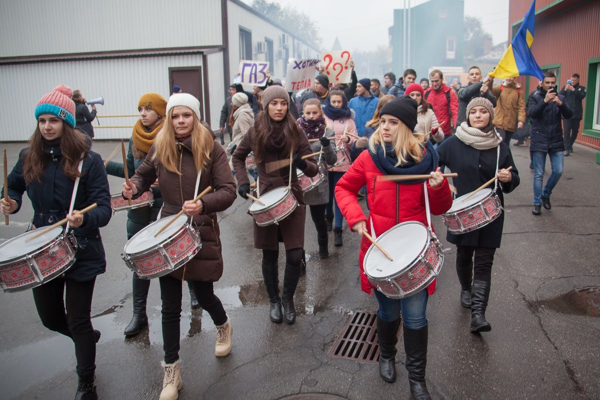На митинге собралось более сотни студентов На митинге собралось более сотни студентов