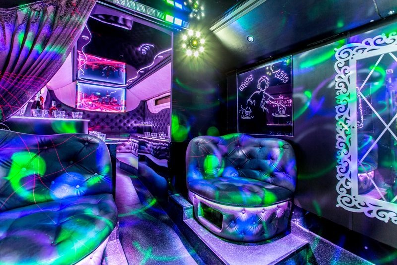 Новый формат вечеринок: в Днепре появился Disco Bus 3