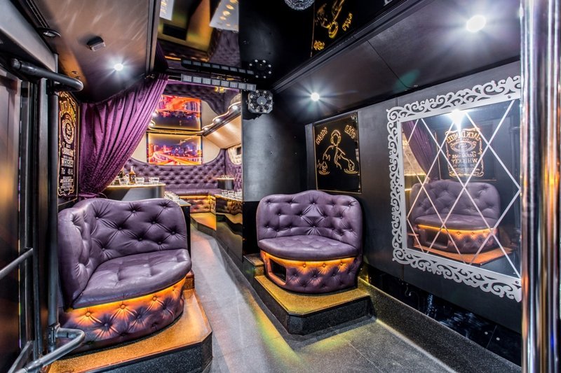 Новый формат вечеринок: в Днепре появился Disco Bus 4