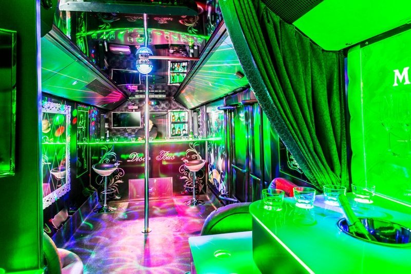 Новый формат вечеринок: в Днепре появился Disco Bus 6