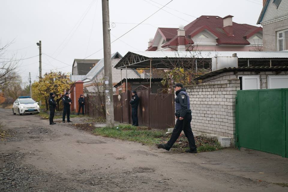 Мужчина позвонил полиции, потому что услышал выстрелы Мужчина позвонил полиции, потому что услышал выстрелы