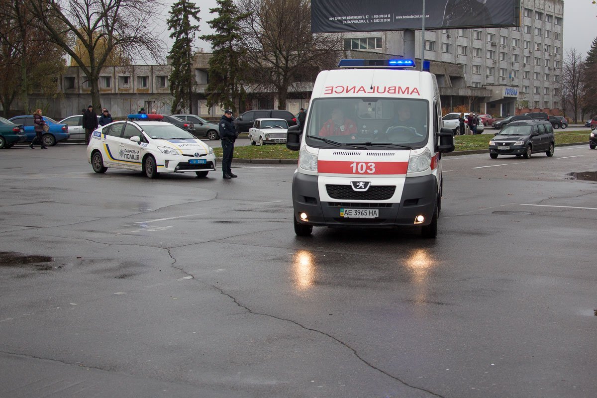 На "заминирование" приехала бригада скорой помощи На "заминирование" приехала бригада скорой помощи