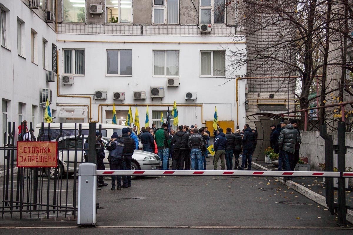 Митинг автомобилистов под зданием таможни Митинг автомобилистов под зданием таможни