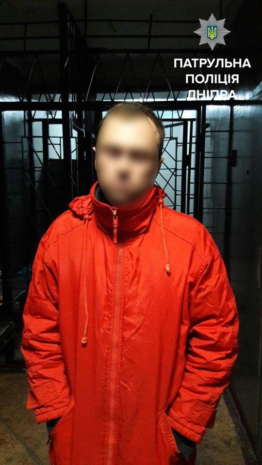 Водитель оказался пьян, а также показал полицейским поддельное водительское удостоверение Водитель оказался пьян, а также показал полицейским поддельное водительское удостоверение