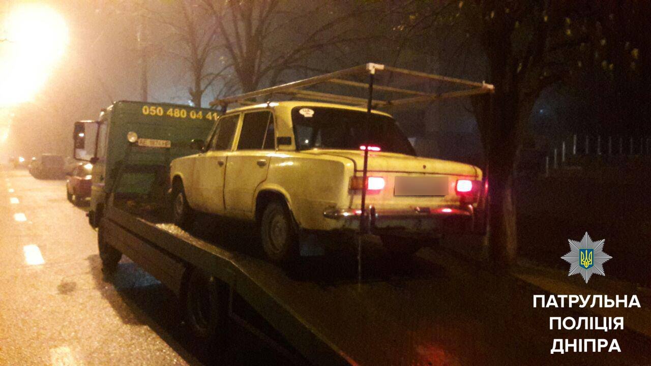 Авто нарушителя эвакуировали на штрафплощадку Авто нарушителя эвакуировали на штрафплощадку