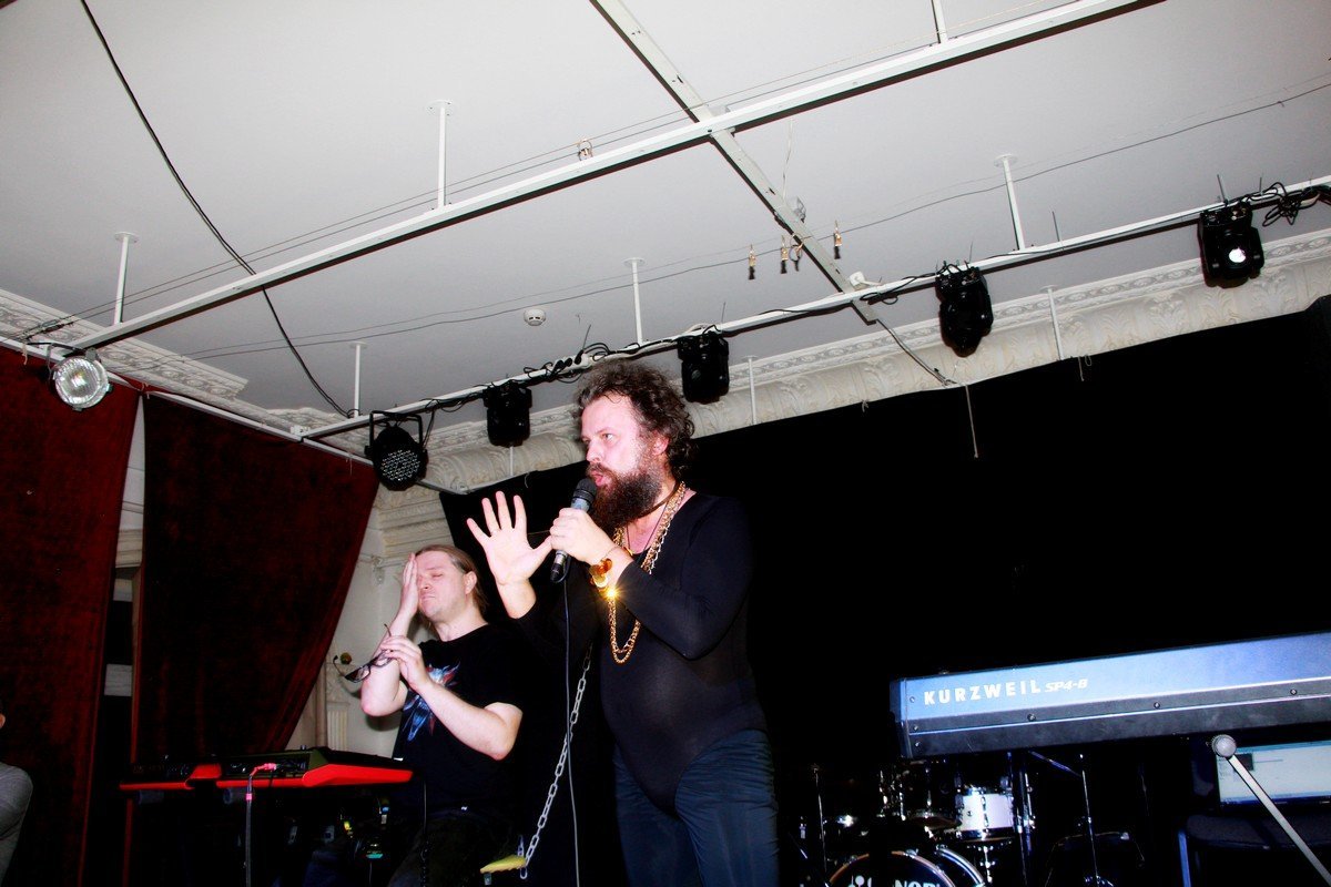 Костюмы на выступлениях у ХЗВ всегда разные