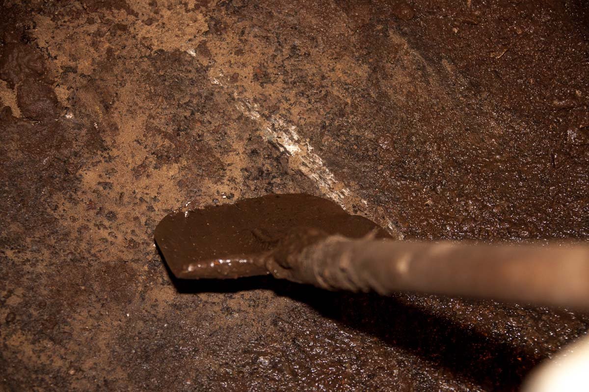 Коммунальщики продолжают работать Коммунальщики продолжают работать