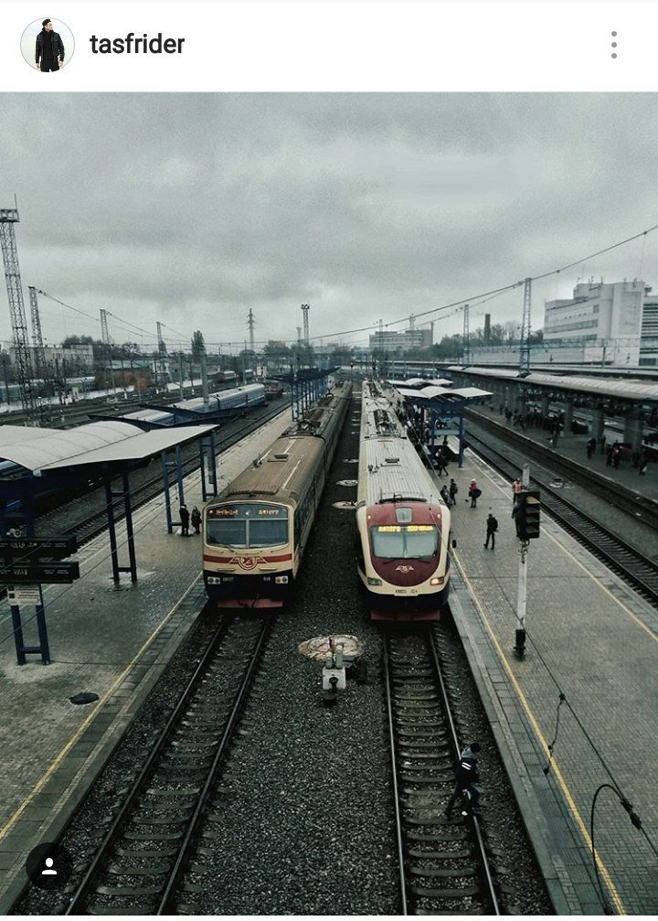 Вокзал Днепра выглядит мрачно в этот дождливый ноябрь