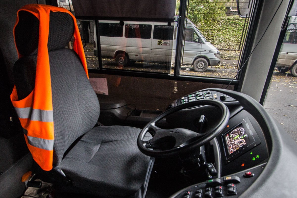 В салоне троллейбуса было тепло и комфортно