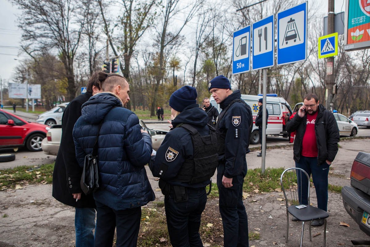 На месте ДТП работает полиция На месте ДТП работает полиция