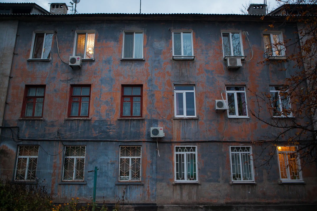 І буду знов у вікна заглядати, брехати, що не холодно мені (Василь Симоненко) І буду знов у вікна заглядати, брехати, що не холодно мені (Василь Симоненко)