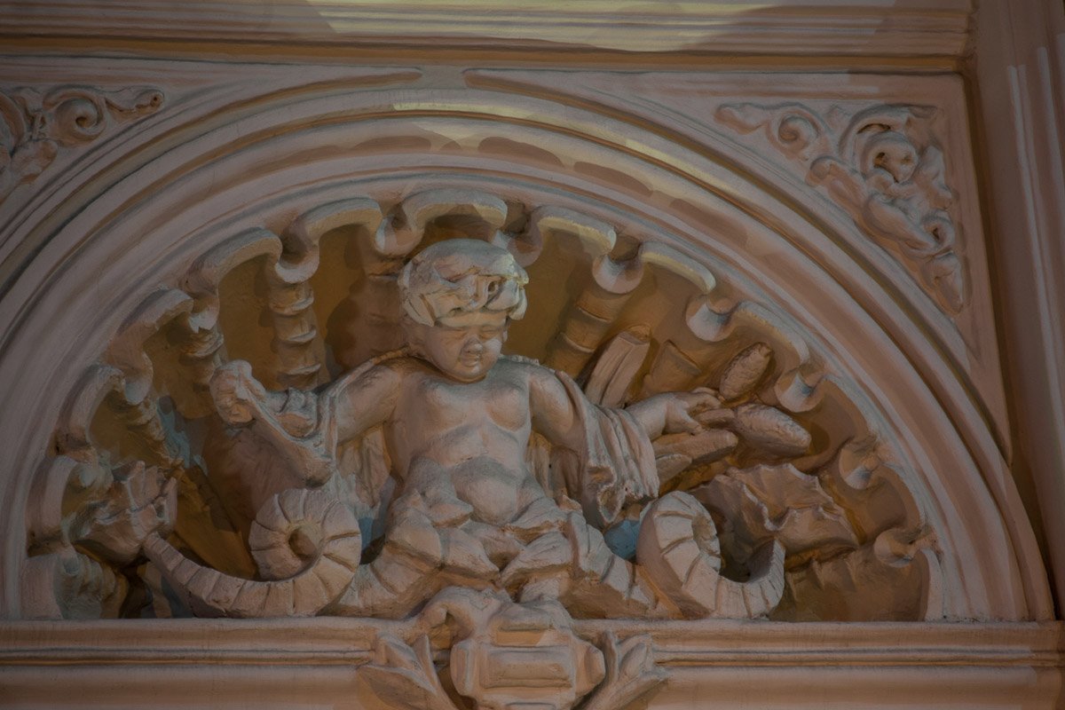 Безумная детализация в лепке на здании Днепропетровской епархии