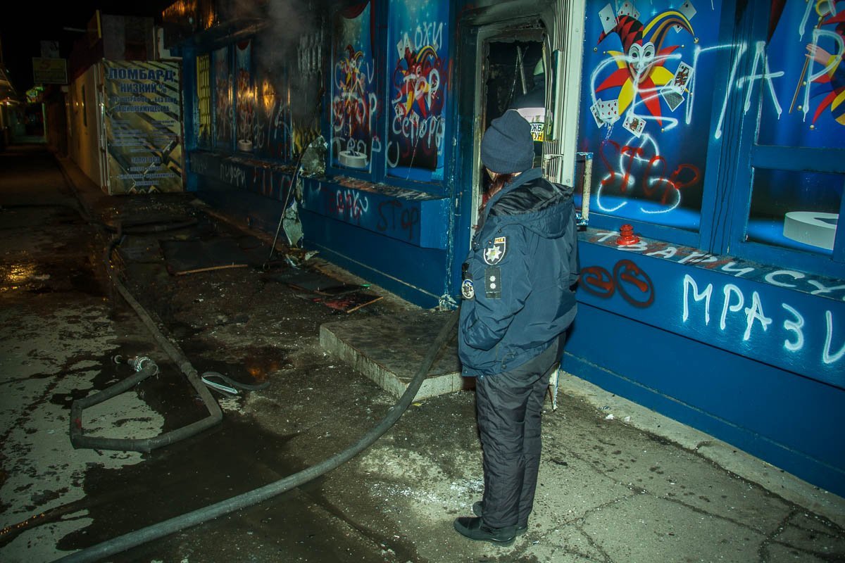 На Большой Диевской неизвестные подожгли интернет-кафе 1