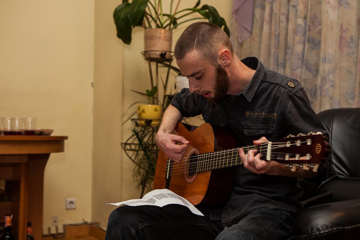 Музыканты исполняли свои новые песни, которые еще никому не играли