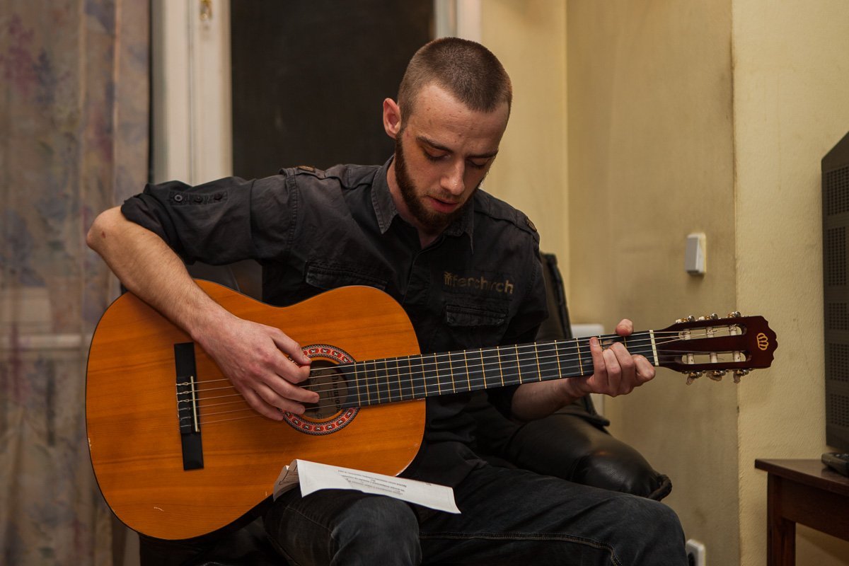 Кто знает , может, впервые прозвучавшая песня на "Квартирнике" станет хитом?