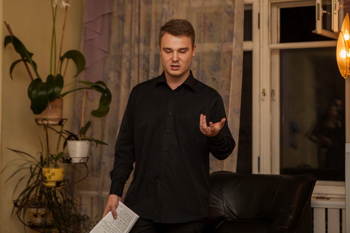 Читая стихи и разговаривая о литературе...