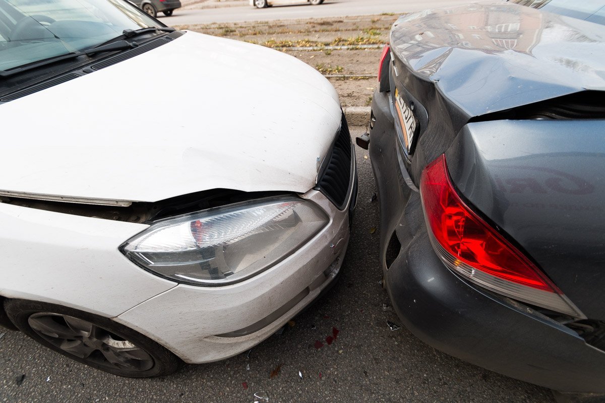 Столкнулись Skoda и Mitsubishi Столкнулись Skoda и Mitsubishi