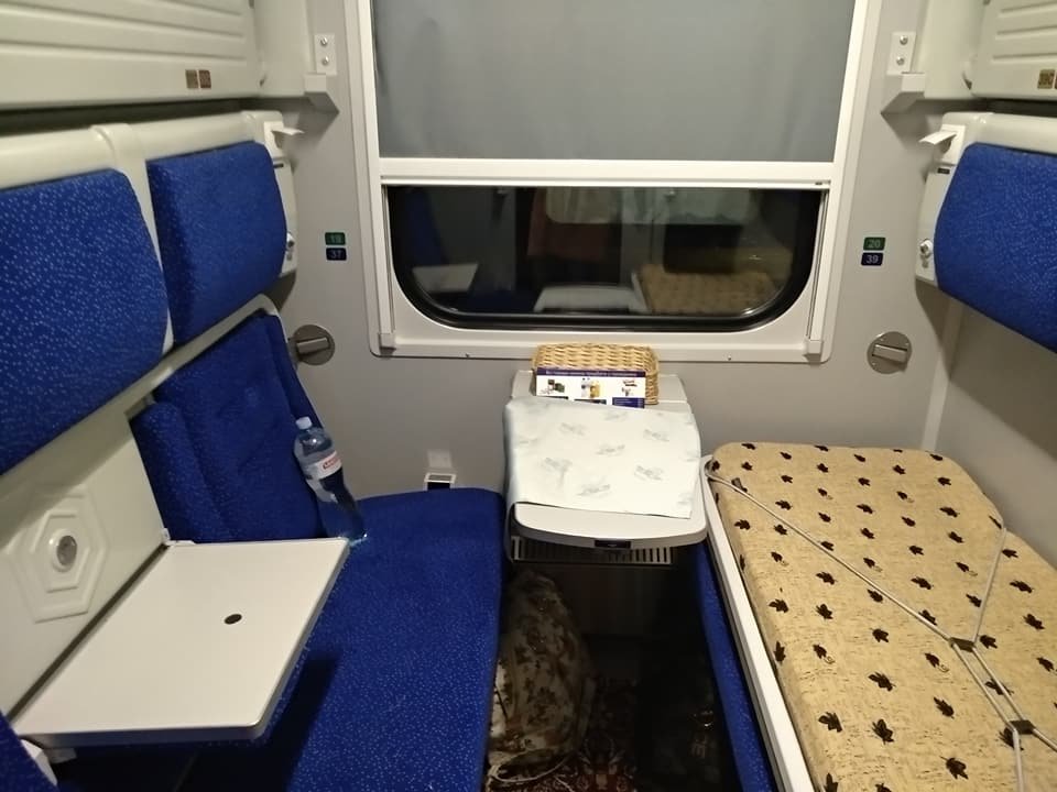 В купе нового поезда установлены удобные сиденья-трансформеры В купе нового поезда установлены удобные сиденья-трансформеры