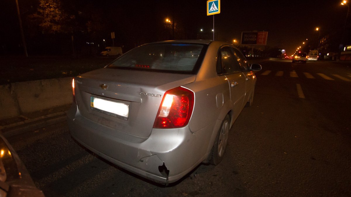 На Поля, пропуская пешехода, столкнулись Toyota Prado, Chevrolet и Lanos 4