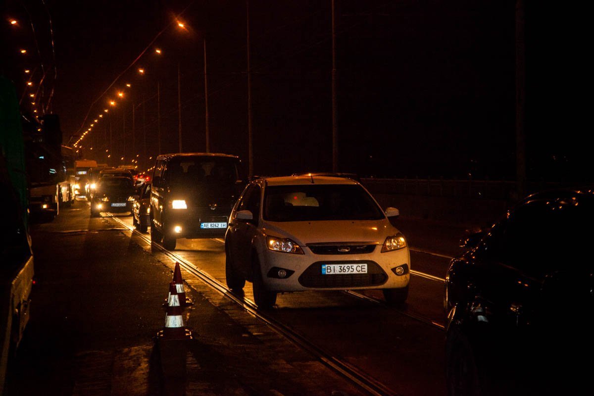 На мосту образовалась пробка На мосту образовалась пробка