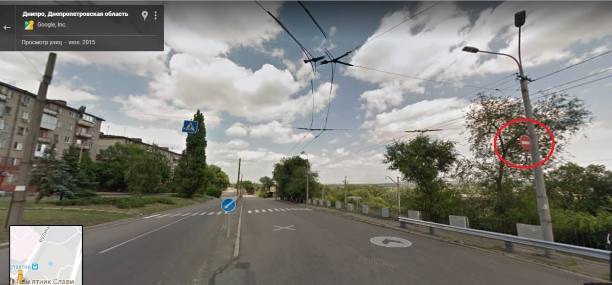 На данный момент улица недоступна для легковых автомобилей