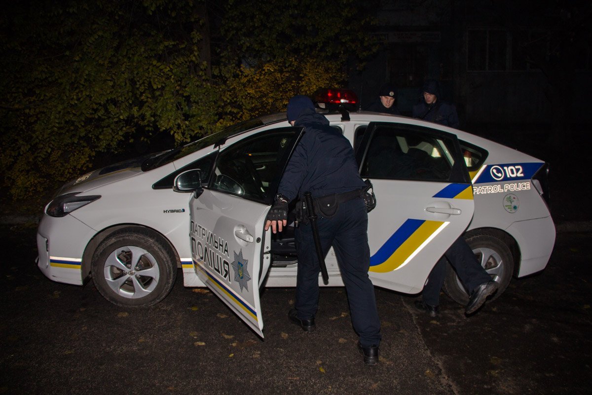 Молодого человека забрали в Чечеловское отделение полиции Молодого человека забрали в Чечеловское отделение полиции