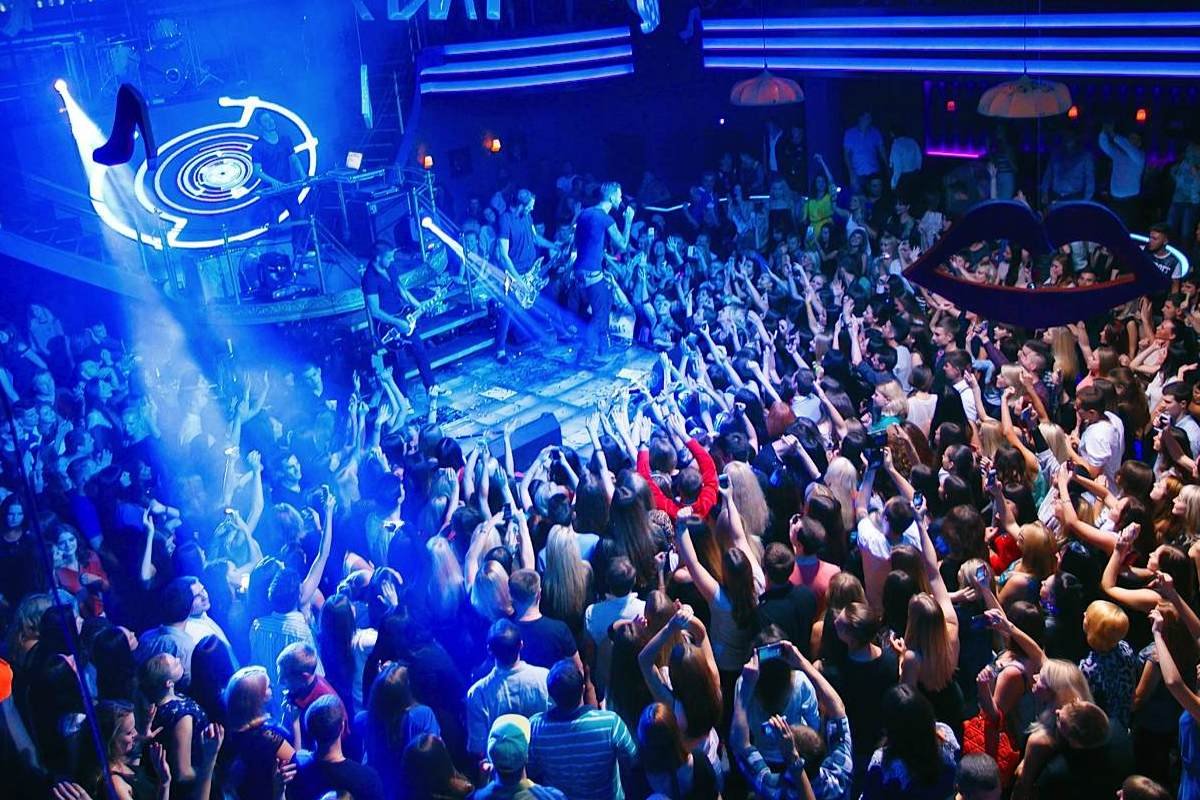 Клубы Днепра зовут студентов повеселиться