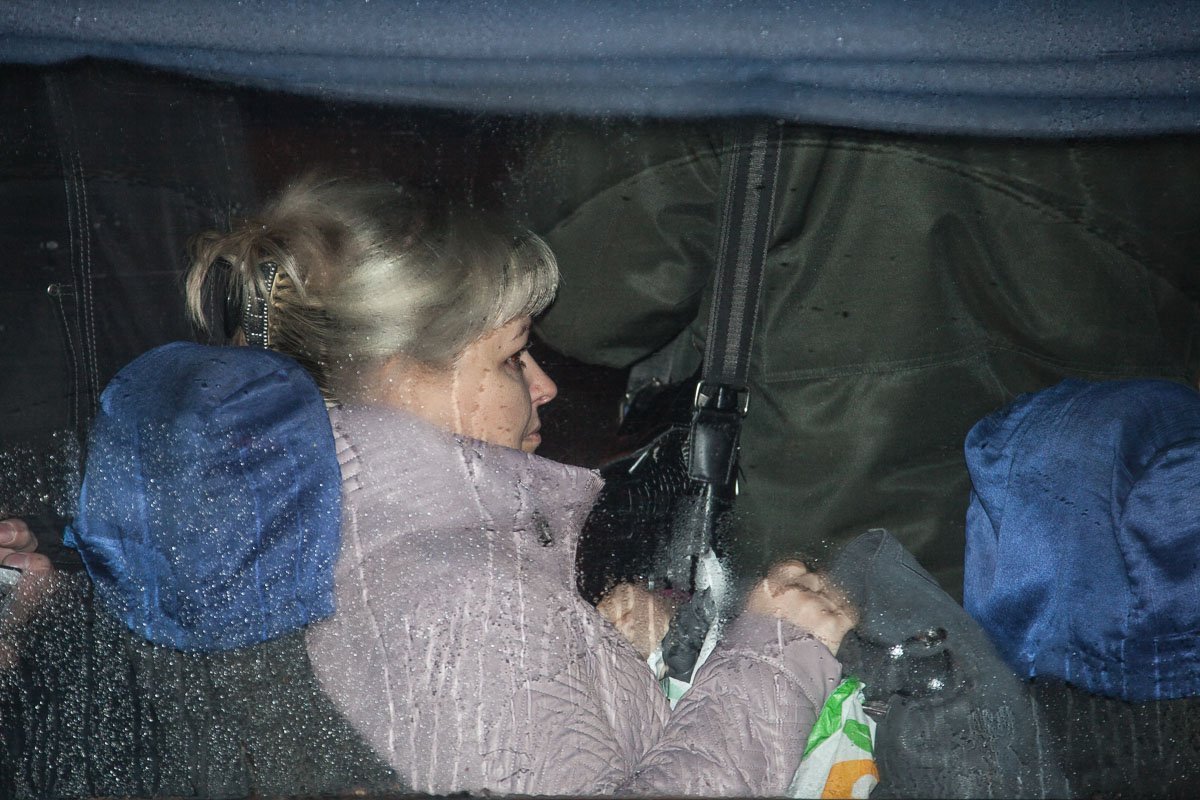 Окна маршрутки запотели от большого количества людей