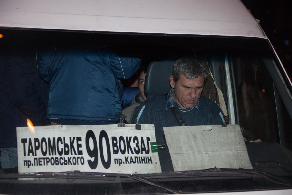 Переполненная маршрутка отправляется в Таромское