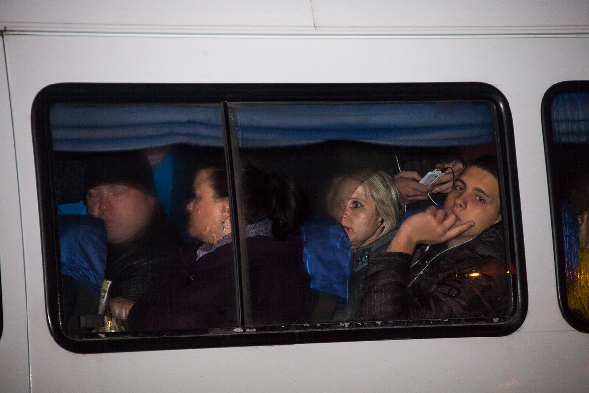 Пассажиры ждали полчаса, чтобы попасть в заветный транспорт