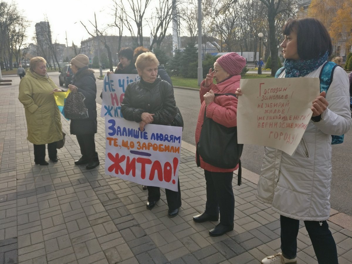 Жильцы сказали, что перекроют проспект Ивана Мазепы, если их не услышат Жильцы сказали, что перекроют проспект Ивана Мазепы, если их не услышат