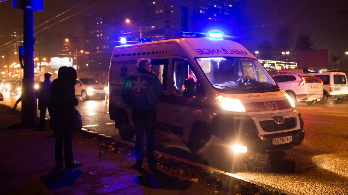 На место происшествия приехал патруль полиции На место происшествия приехал патруль полиции