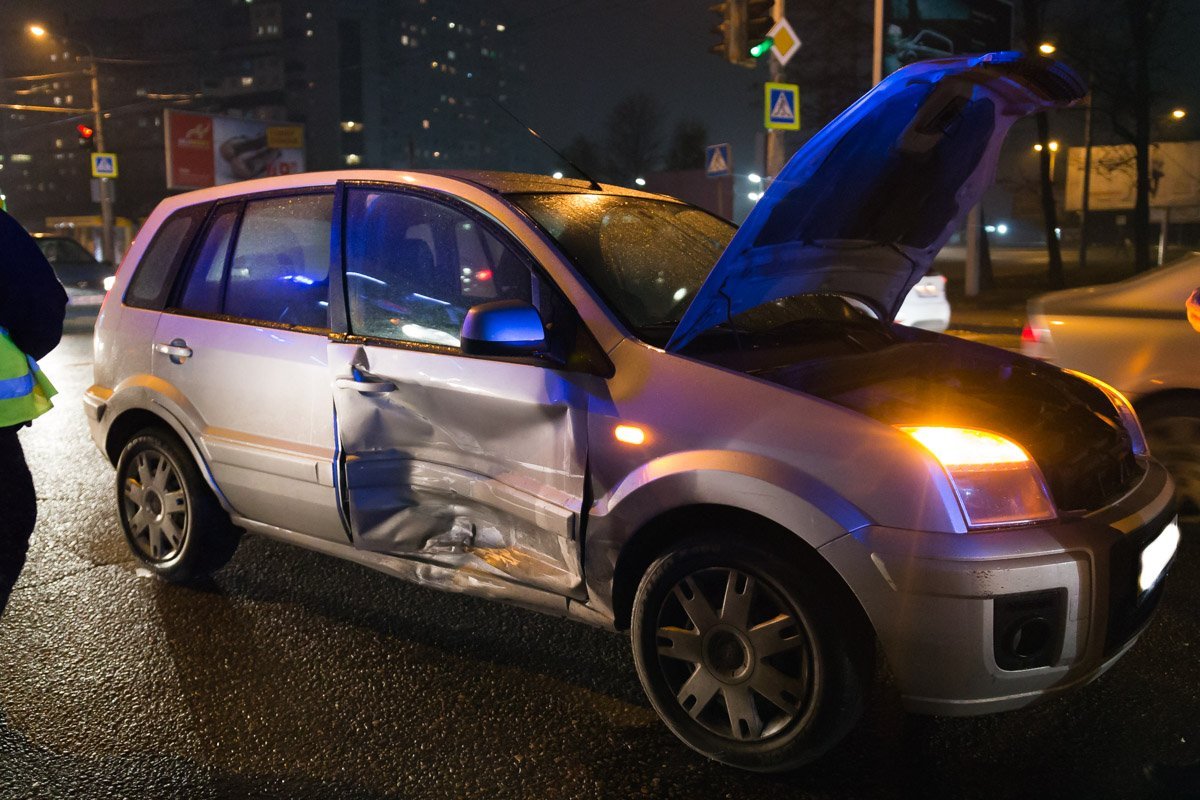 В аварии пострадала девушка В аварии пострадала девушка