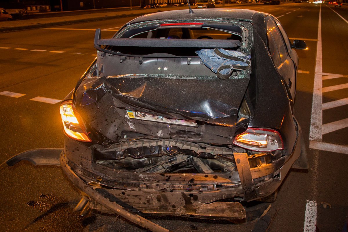 Механические повреждения на автомобиле Skoda Механические повреждения на автомобиле Skoda