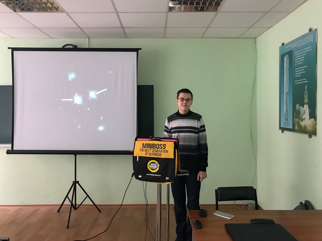 Алексею Козачинскому всего 15 лет, но это не мешает ему вести научные лекции и преподавать в бизнес-школе Алексею Козачинскому всего 15 лет, но это не мешает ему вести научные лекции и преподавать в бизнес-школе